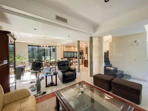 Excelente casa en venta - St. Thomas Sur-Canning