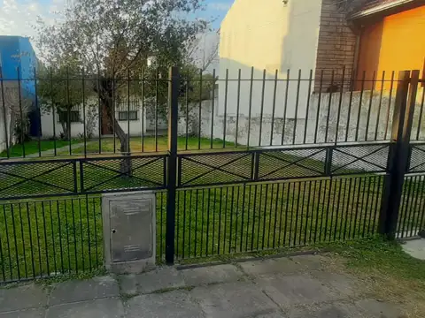 Casa americana 3 amb. sobre lote de 500 mtrs2