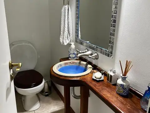 Casa en Alquiler con 2 cocheras