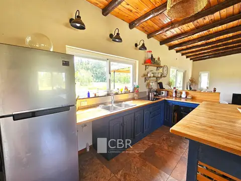 Casa 4 ambientes con 2 baños