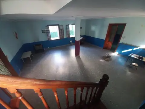 Casa en Alquiler con 2 cocheras