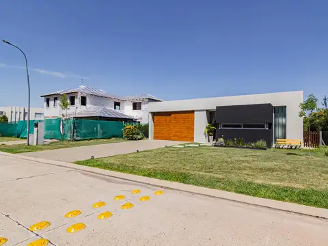 Casa en Venta en Funes, USD 420.000