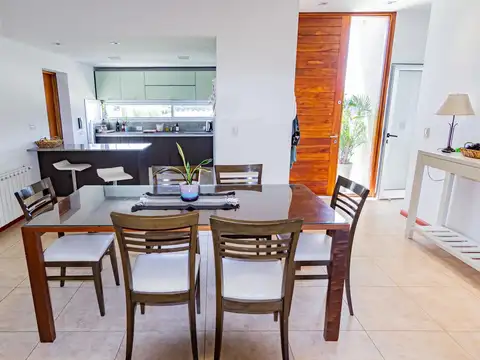 SAN SEBASTIAN - VENTA DE CASA DE 3 DORMITORIOS EN BARRIO CERRADO