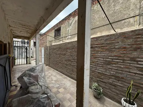 CASA 2 dormitorios ideal para reciclar