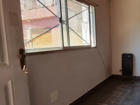 Depto Tipo Casa en Alquiler en Caseros, $ 400.000