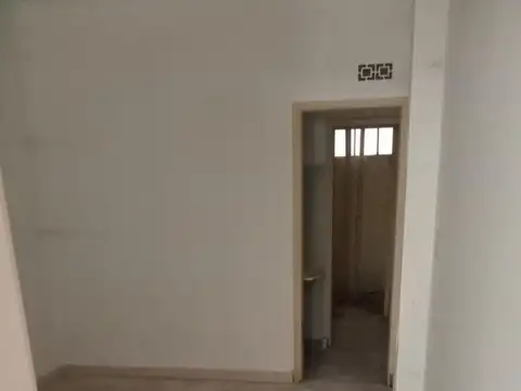 Local en Venta Via Púb.