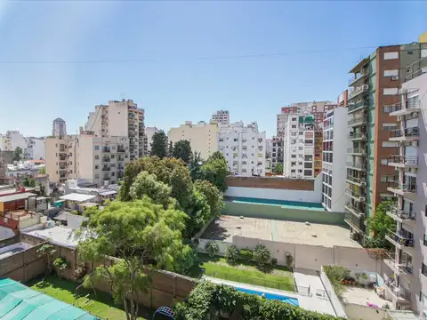 Semipiso de 3 Ambientes con Cochera y Balcón – Súper Luminos