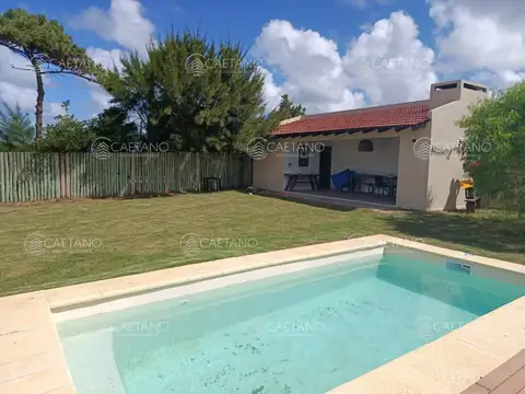 Casa 4 ambientes con 2 baños