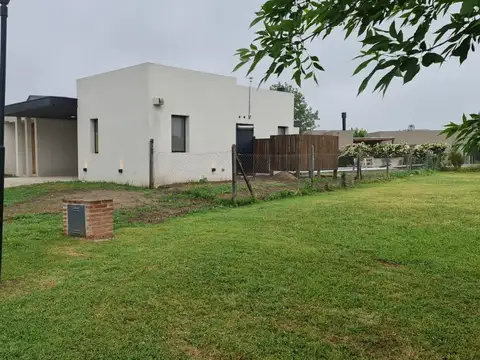 Casa en Venta en El Cantón - Barrio Golf, USD 250.000