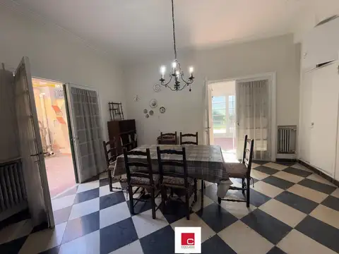 Casa 13 ambientes con 3 baños