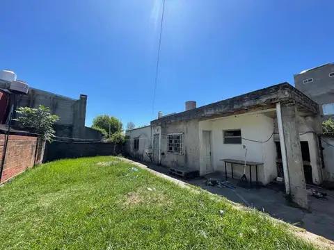 VENTA CASA 4 AMBIENTES CON PATIO EN PACHECO