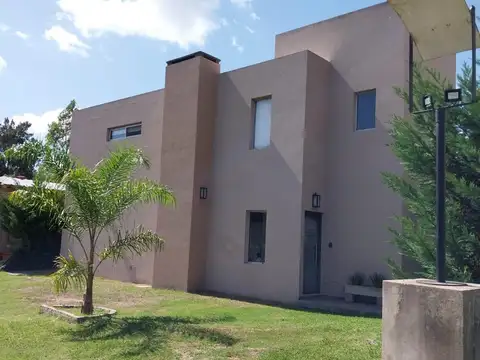 Casa en venta - 3 Dormitorios 2 Baños 2 Cocheras - 396mts2 - Ranelagh