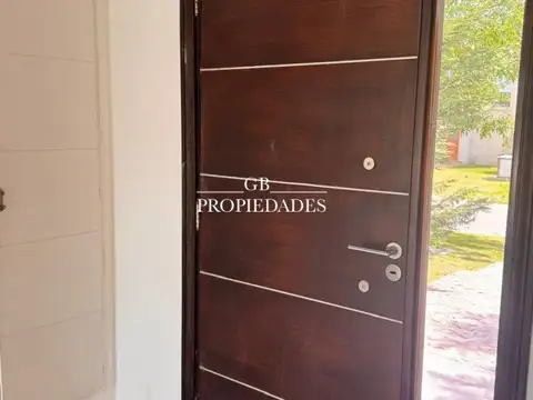 Casa en Alquiler en Pilar del Este - Santa Guadalupe, USD 1.300