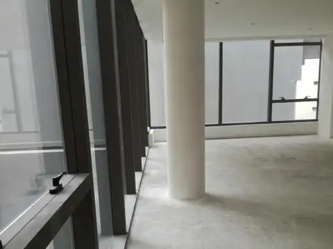 Oficina en Alquiler con 9 cocheras