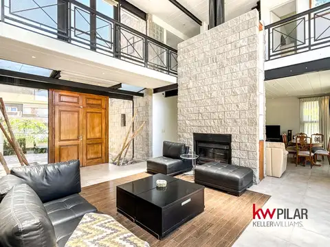 Casa en Venta con 9 cocheras