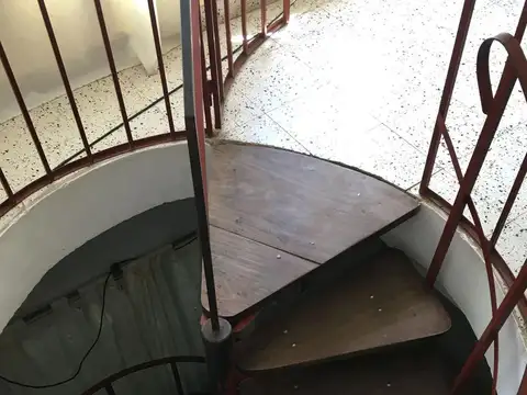 Casa 10 ambientes con 2 baños