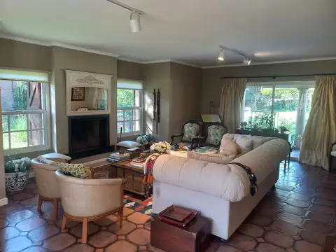 Casa 7 ambientes con 3 baños