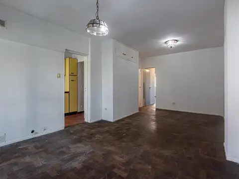 Departamento en 3 dormitorios con balcon al frente en Pichincha Rosario