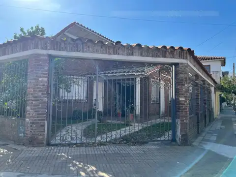 Casa en venta - 2 Dormitorios 3 Baños - Cochera - 200Mts2 - Berazategui