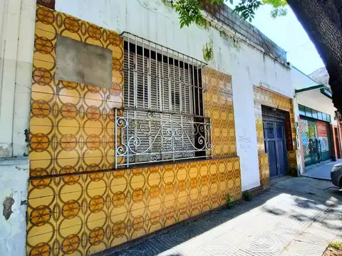 Av Mariano Acosta 439