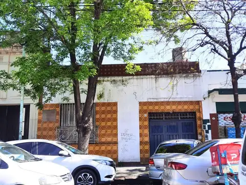 Av Mariano Acosta 439