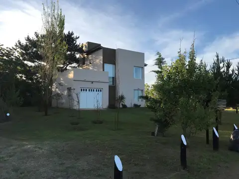 Av Madreselvas y Tulipanes