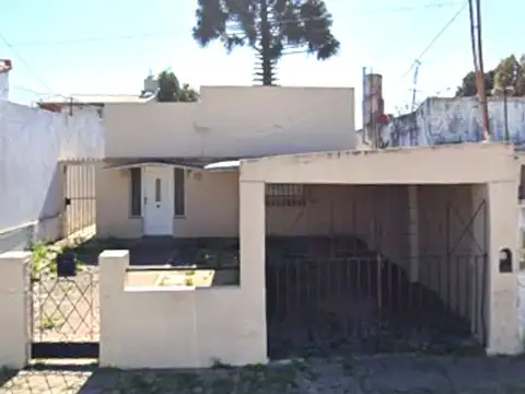 CASA EN VENTA QUILMES 2 DORMITORIOS GARAGE