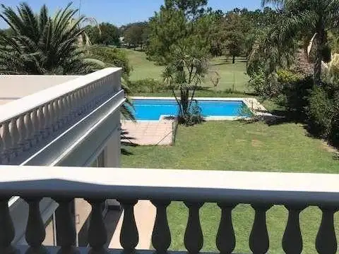 Casa 12 ambientes con 3 baños