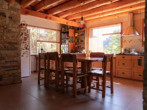 Casa en  Rio Hermoso sobre ruta 7 lagos