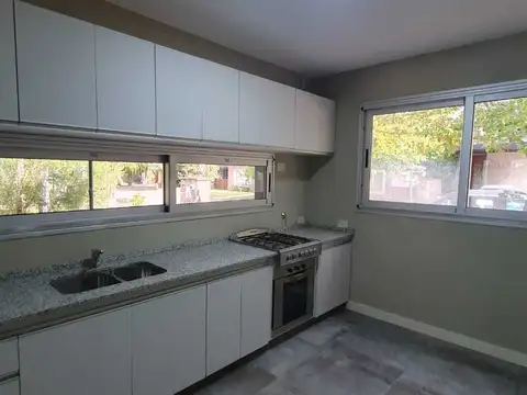 Casa 3 ambientes con 2 baños