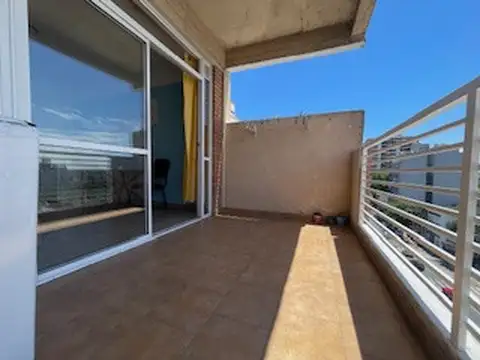 EXCEL 2 AMBIENTES AL FRENTE C/BALCON OR NORTE VISTA ABIERTA 42 MTS, 12 AÑOS, S/ AV RIVADAVIA AL 8900
