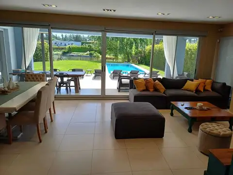 Casa  en Venta en La Comarca, General Pacheco, Tigre