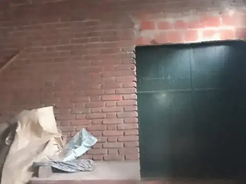 Depósito/Fábrica/Galpón VENTA - OLIVOS  con depto.