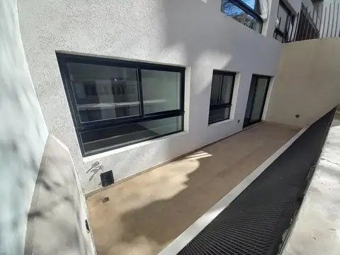 VENTA DEPARTAMENTO SEMI PISO TRES AMBIENTES -COCHERA INCLUIDA - CABALLITO