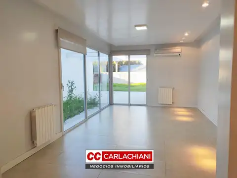 Casa 6 ambientes con 2 baños