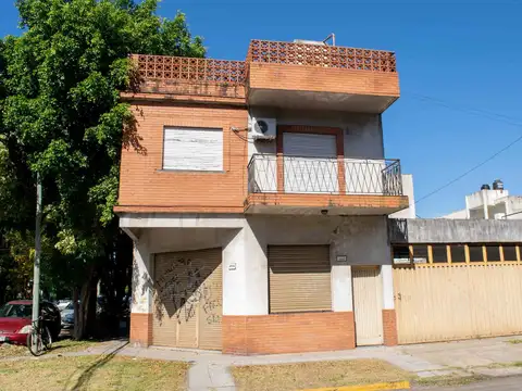Casa de 3 ambientes con cochera en venta en Munro