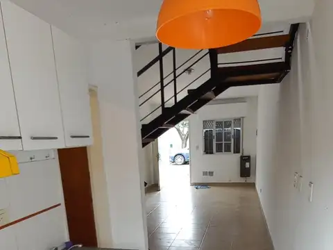 Duplex de dos ambientes en venta en Rmos Mejia