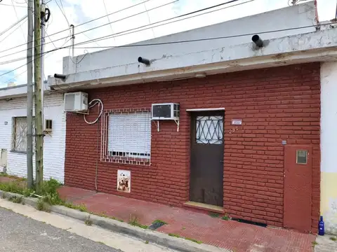 Casa 3 ambientes en Venta en Lanús con patio