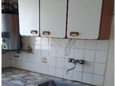Depto de dos ambientes APTO CREDITO con bajas expensas. OPOR