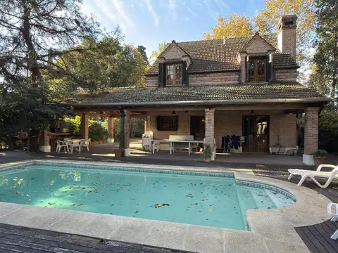 Casa 4 ambientes con 3 baños