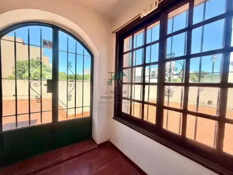Casa 5 ambientes con 4 baños