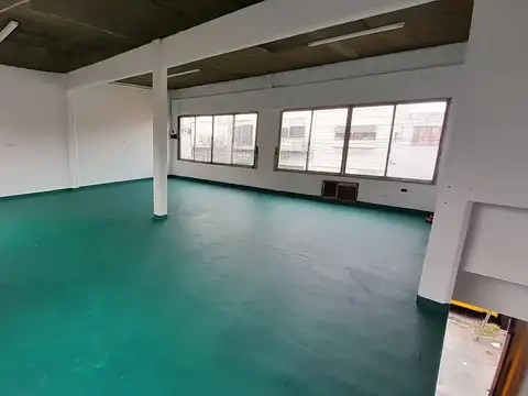 VENTA EN BLOCK. GALPON/DEPOSITO EN PA +  2 LOCALES/OFICINAS EN PB. A MTS DE AV. MITRE.