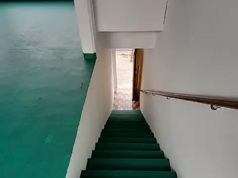 VENTA EN BLOCK. GALPON/DEPOSITO EN PA +  2 LOCALES/OFICINAS EN PB. A MTS DE AV. MITRE.