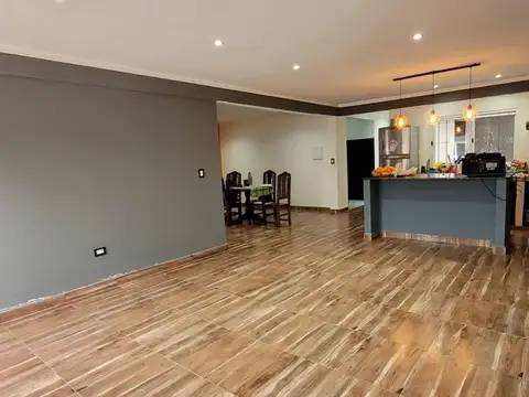 Casa 3 ambientes con 2 baños