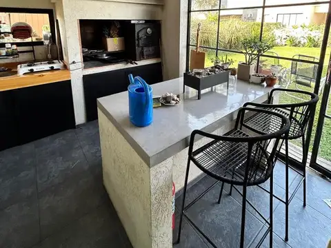 Casa 4 ambientes con 3 baños