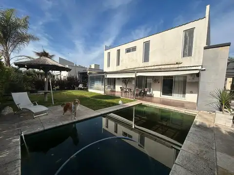 Casa 7 ambientes con 3 baños