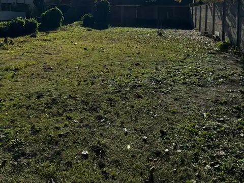 Lote muy bien ubicado con todos los servicios