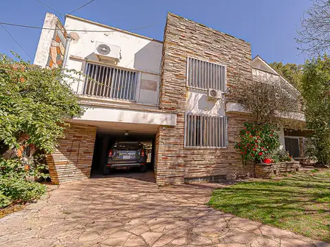 Casa en Venta en Villa Luzuriaga, USD 900.000