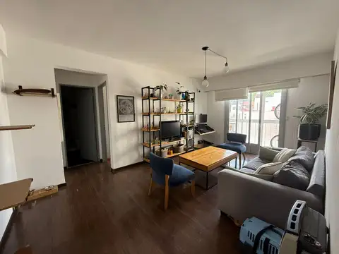 2 amb. en venta en Colegiales. Contrafrente con balcón corrido. Cocina con lavadero.