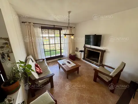 Casa 4 ambientes con 2 baños
